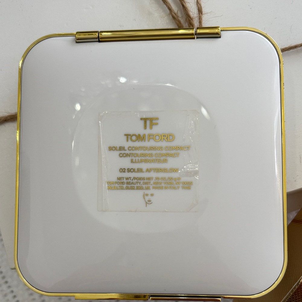 Tom Ford Contouring Compact Illuminater - Picture 5 of 7